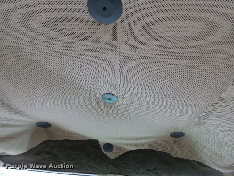 image for item DE7879 2001 John Deere 6410 tractor