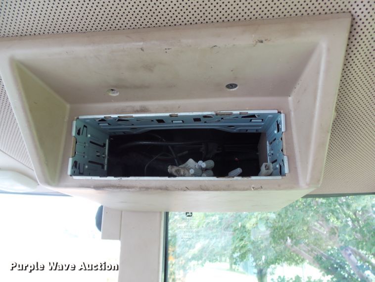 image for item DE7879 2001 John Deere 6410 tractor