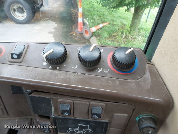 image for item DE7879 2001 John Deere 6410 tractor