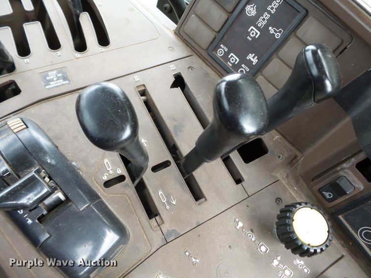 image for item DE7879 2001 John Deere 6410 tractor