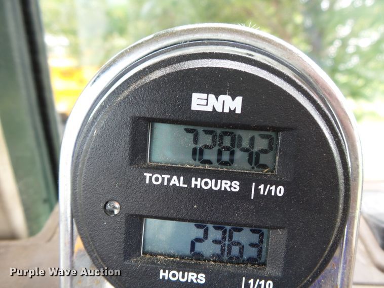 image for item DE7879 2001 John Deere 6410 tractor