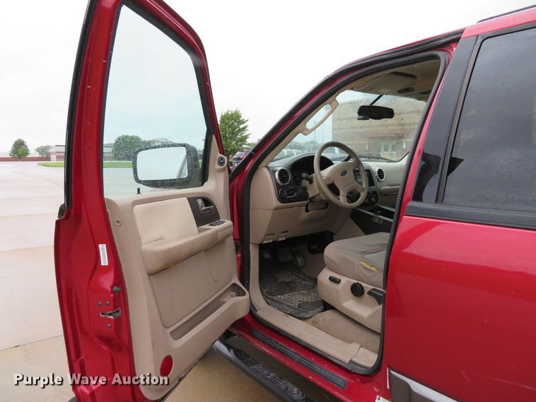 image for item DE8169 2004 Ford Expedition SUV