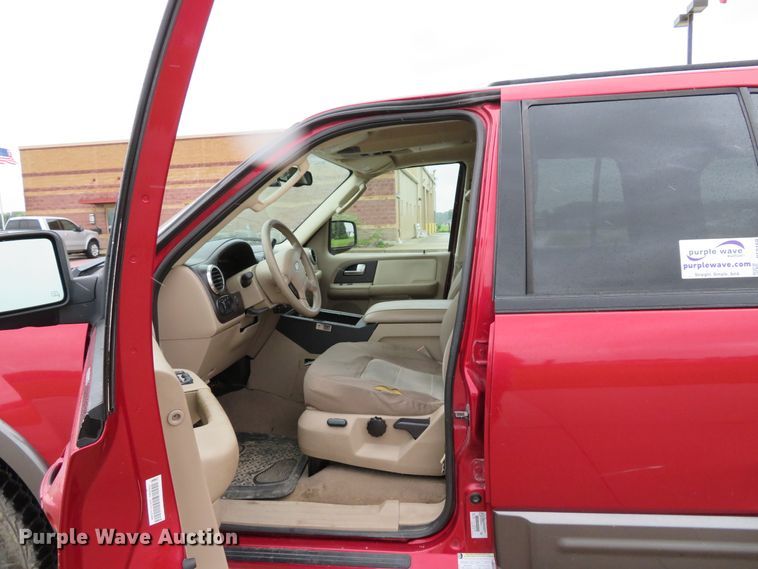 image for item DE8169 2004 Ford Expedition SUV
