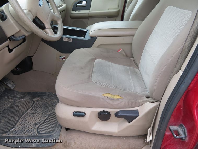 image for item DE8169 2004 Ford Expedition SUV
