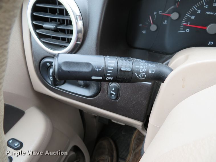 image for item DE8169 2004 Ford Expedition SUV