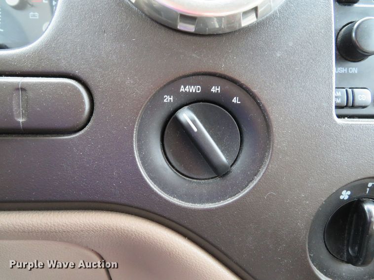 image for item DE8169 2004 Ford Expedition SUV