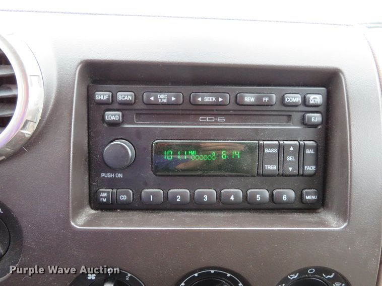 image for item DE8169 2004 Ford Expedition SUV