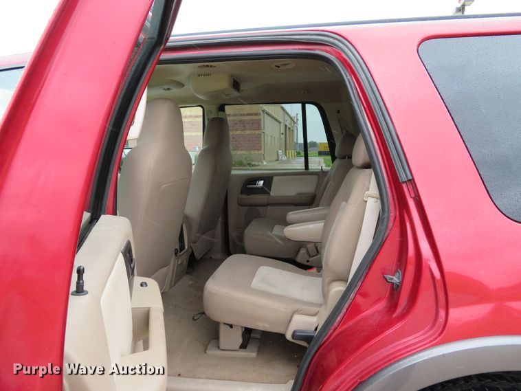 image for item DE8169 2004 Ford Expedition SUV