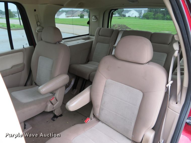 image for item DE8169 2004 Ford Expedition SUV