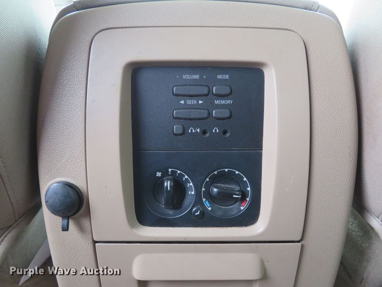 image for item DE8169 2004 Ford Expedition SUV