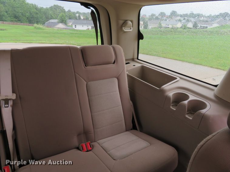 image for item DE8169 2004 Ford Expedition SUV