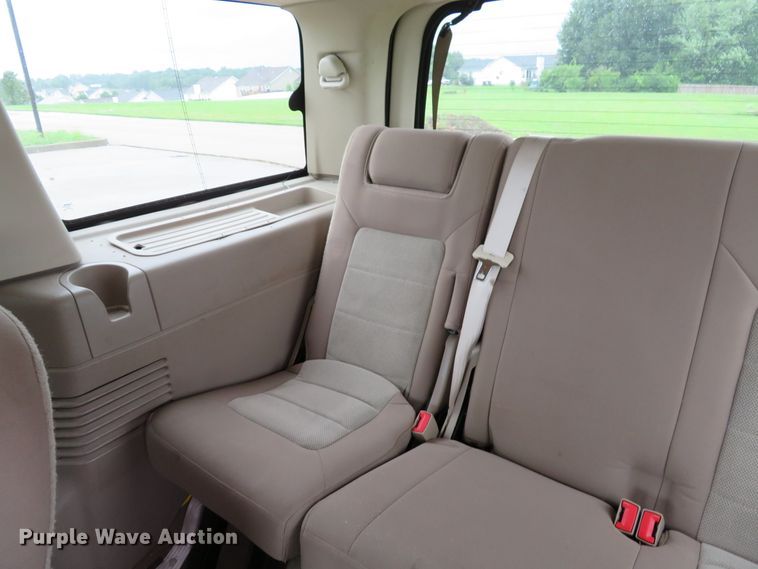 image for item DE8169 2004 Ford Expedition SUV