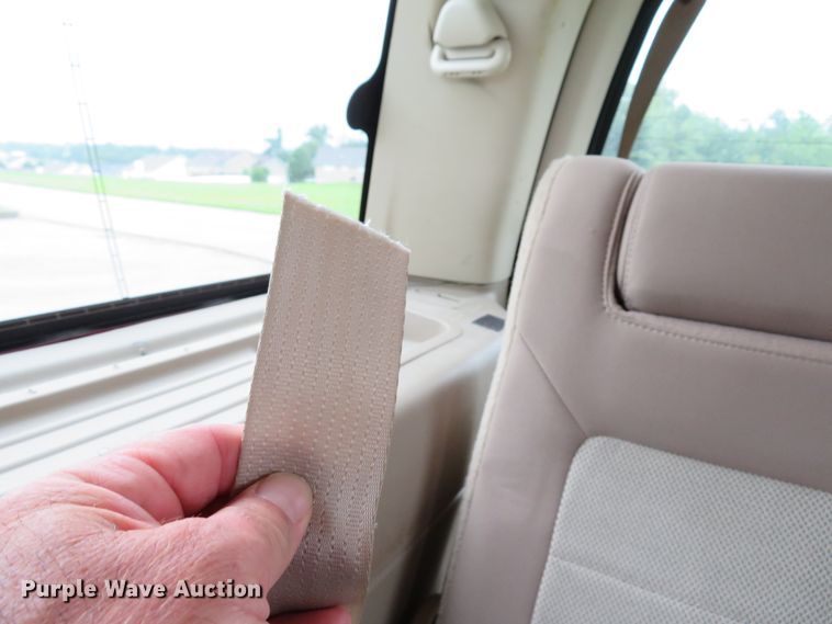 image for item DE8169 2004 Ford Expedition SUV