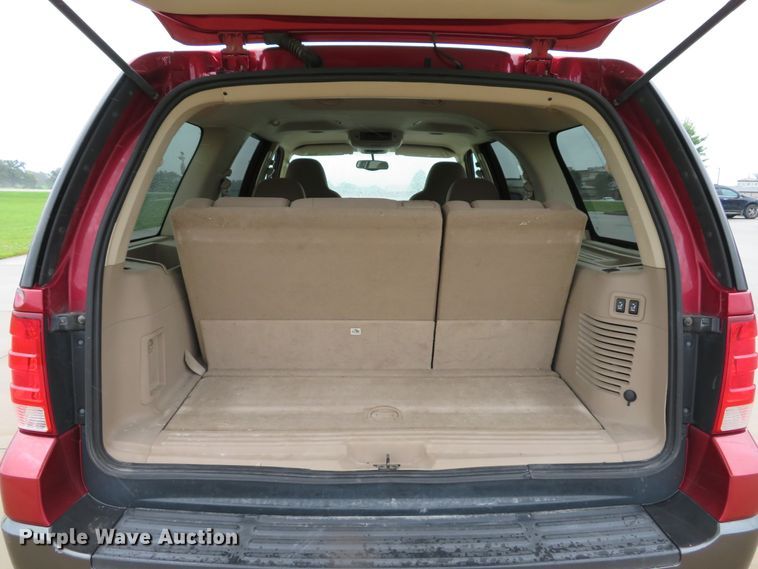 image for item DE8169 2004 Ford Expedition SUV