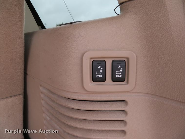 image for item DE8169 2004 Ford Expedition SUV