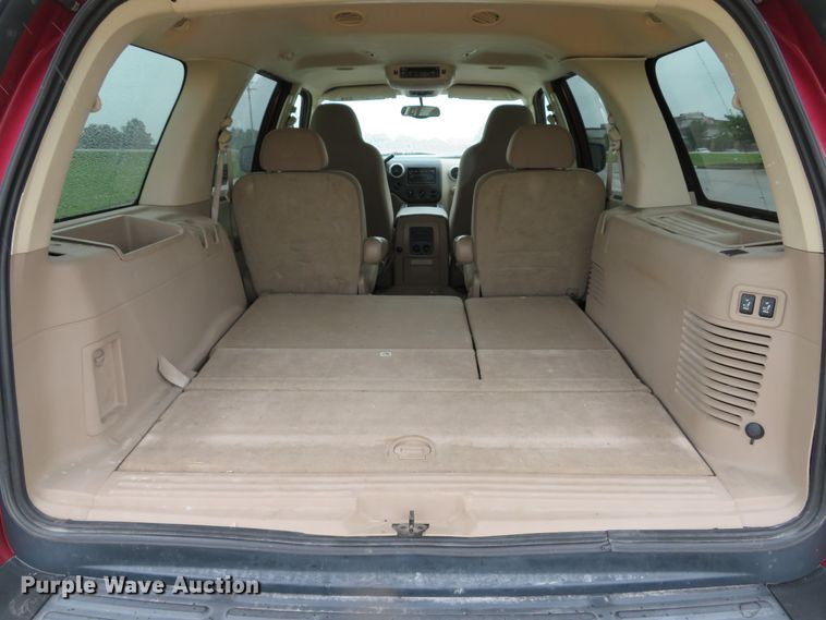 image for item DE8169 2004 Ford Expedition SUV
