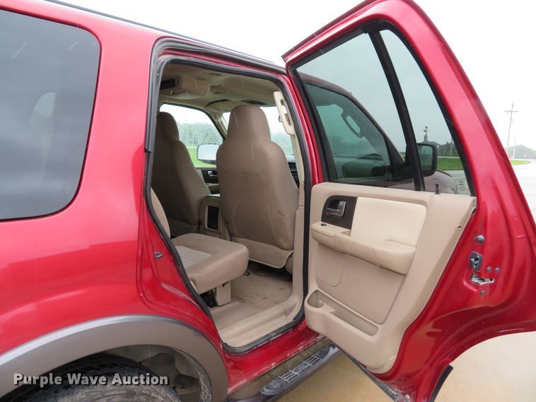 image for item DE8169 2004 Ford Expedition SUV