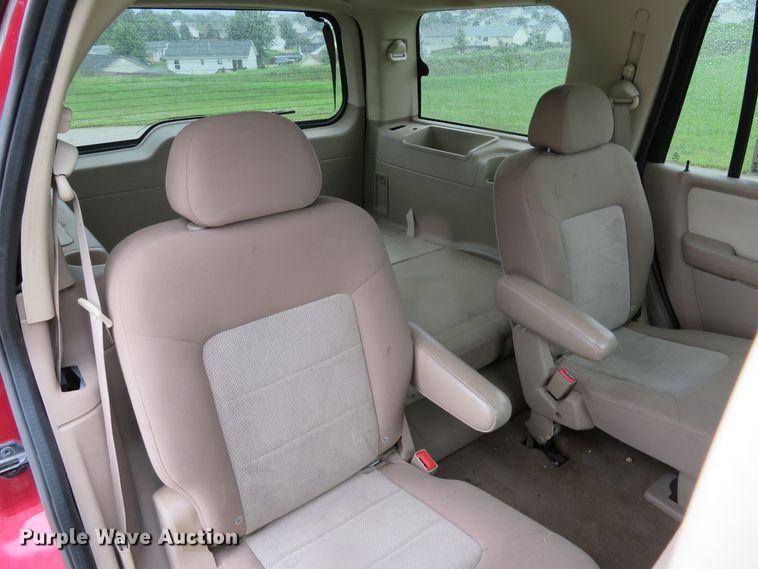 image for item DE8169 2004 Ford Expedition SUV