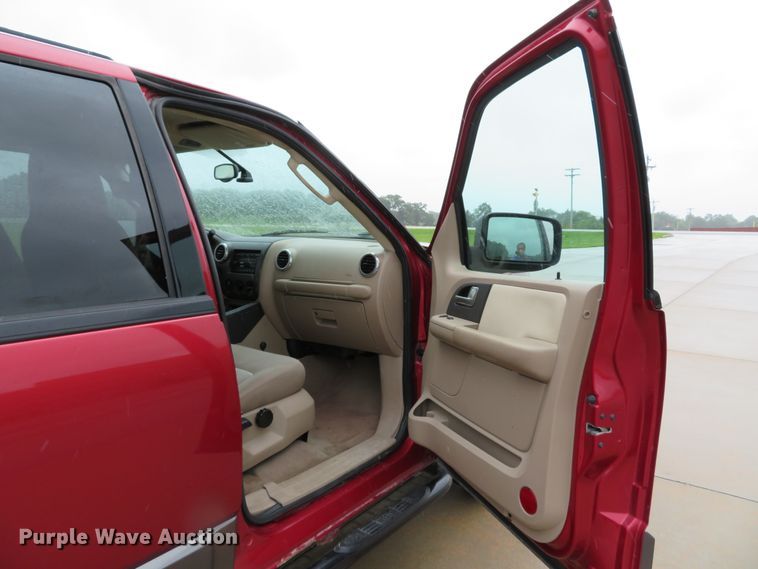 image for item DE8169 2004 Ford Expedition SUV