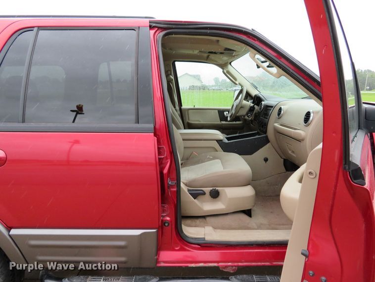 image for item DE8169 2004 Ford Expedition SUV