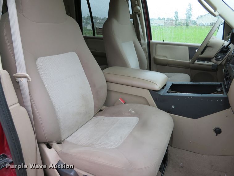 image for item DE8169 2004 Ford Expedition SUV