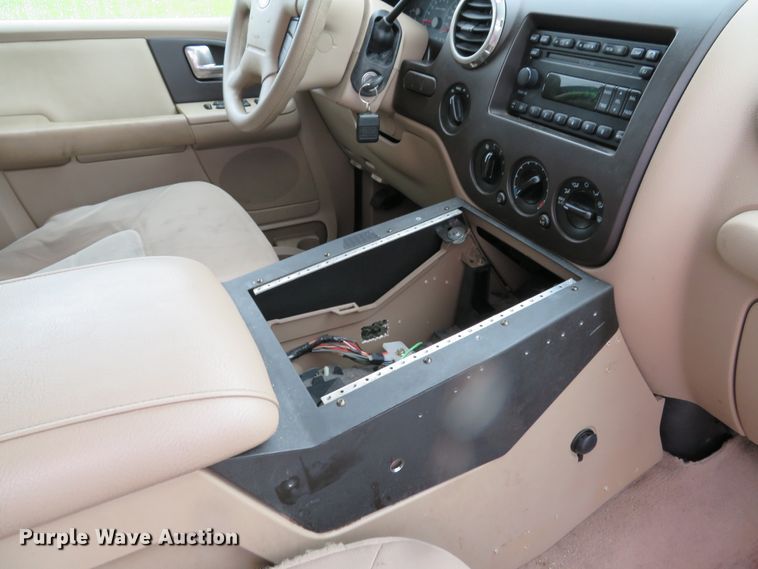 image for item DE8169 2004 Ford Expedition SUV