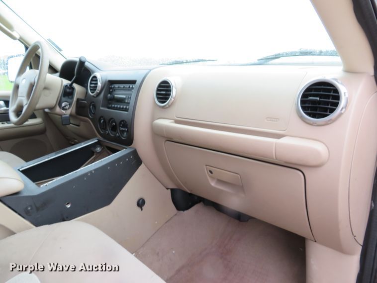image for item DE8169 2004 Ford Expedition SUV