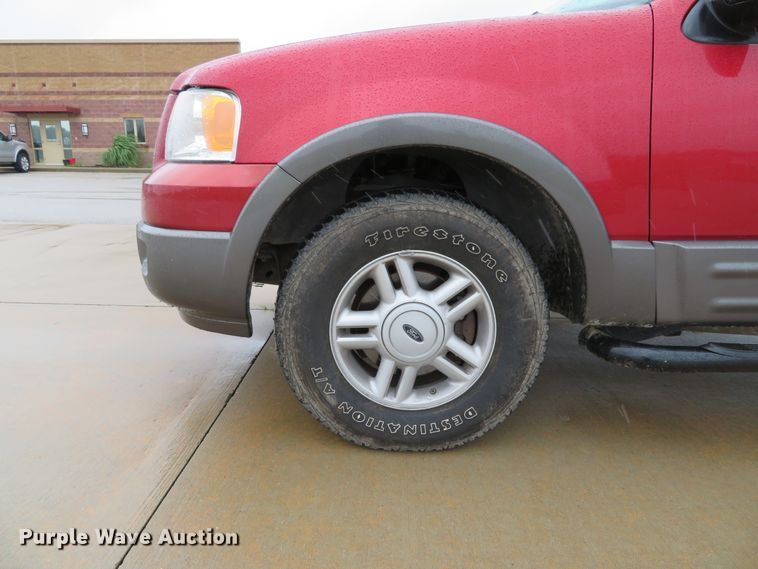image for item DE8169 2004 Ford Expedition SUV
