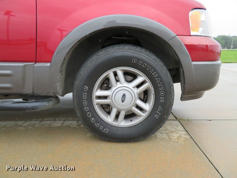 image for item DE8169 2004 Ford Expedition SUV