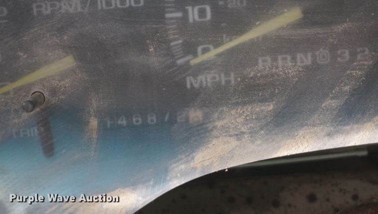 image for item DF7586 2000 Chevrolet K2500 utility bed pickup truck