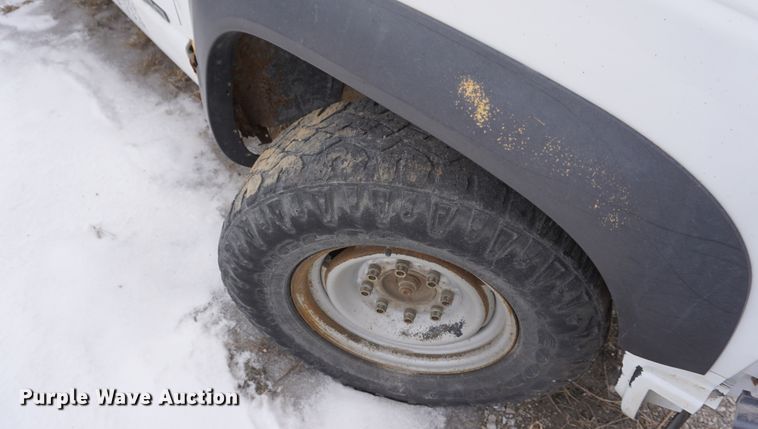 image for item DF7586 2000 Chevrolet K2500 utility bed pickup truck