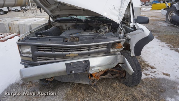 image for item DF7586 2000 Chevrolet K2500 utility bed pickup truck