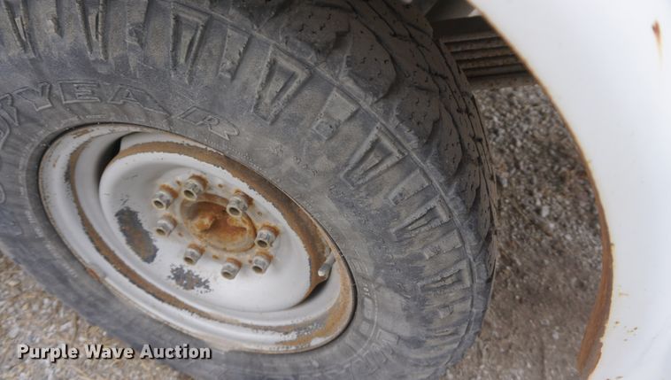 image for item DF7586 2000 Chevrolet K2500 utility bed pickup truck