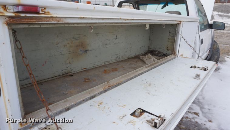 image for item DF7586 2000 Chevrolet K2500 utility bed pickup truck