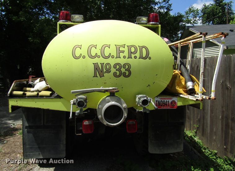 image for item DG1332 1981 Ford F700 tank truck