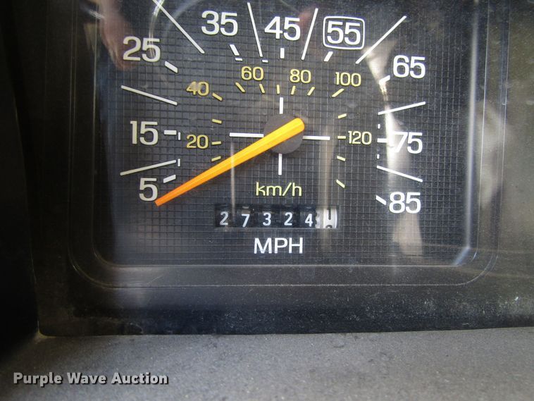 image for item DG1332 1981 Ford F700 tank truck