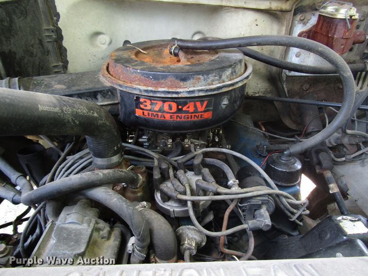 image for item DG1332 1981 Ford F700 tank truck