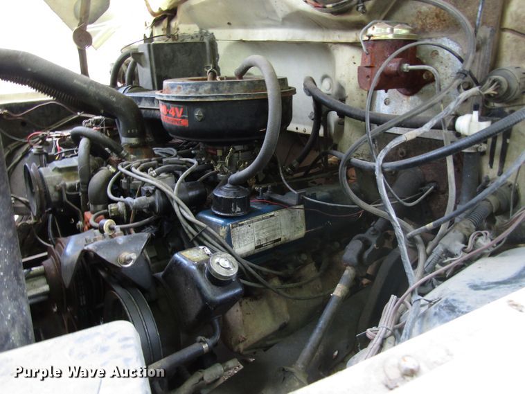 image for item DG1332 1981 Ford F700 tank truck