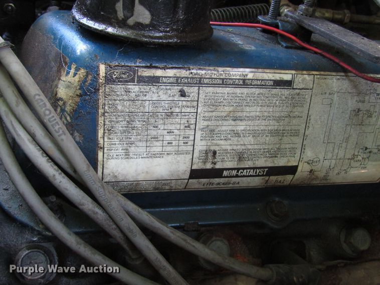 image for item DG1332 1981 Ford F700 tank truck