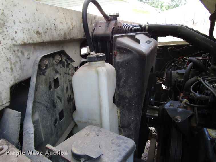 image for item DG1332 1981 Ford F700 tank truck