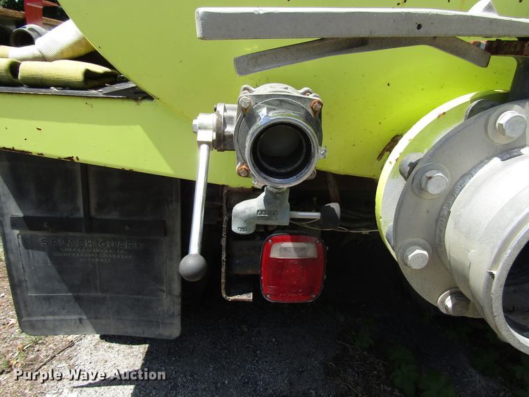 image for item DG1332 1981 Ford F700 tank truck