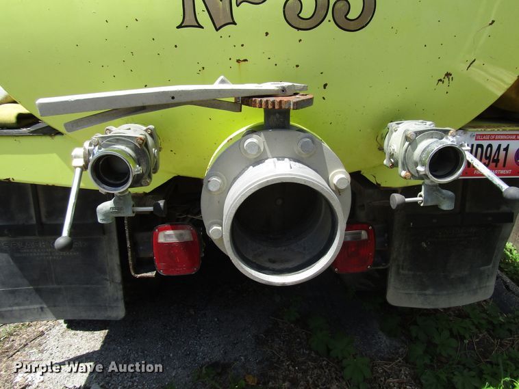 image for item DG1332 1981 Ford F700 tank truck