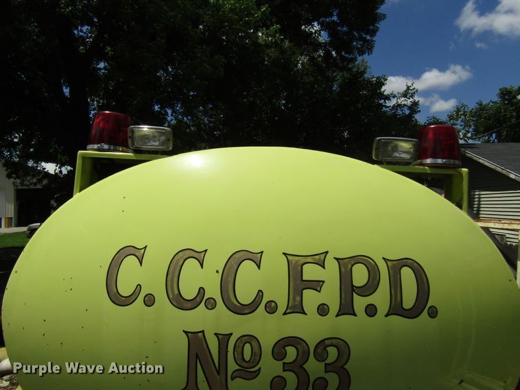 image for item DG1332 1981 Ford F700 tank truck