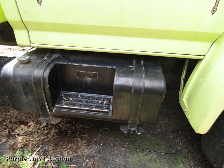 image for item DG1332 1981 Ford F700 tank truck