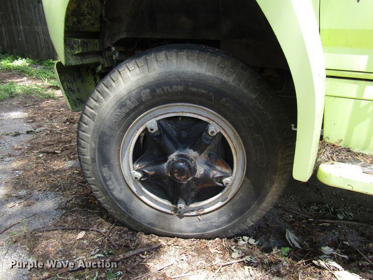 image for item DG1332 1981 Ford F700 tank truck