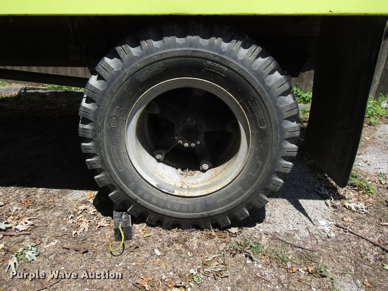 image for item DG1332 1981 Ford F700 tank truck