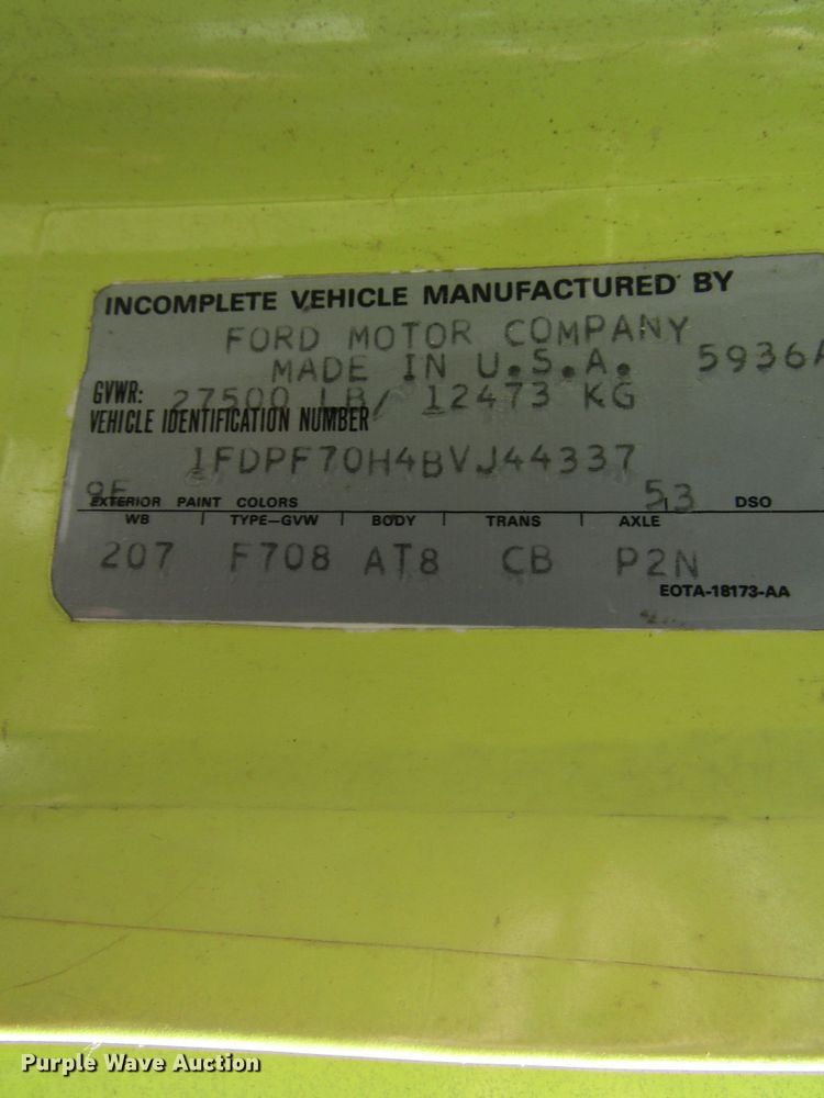 image for item DG1332 1981 Ford F700 tank truck