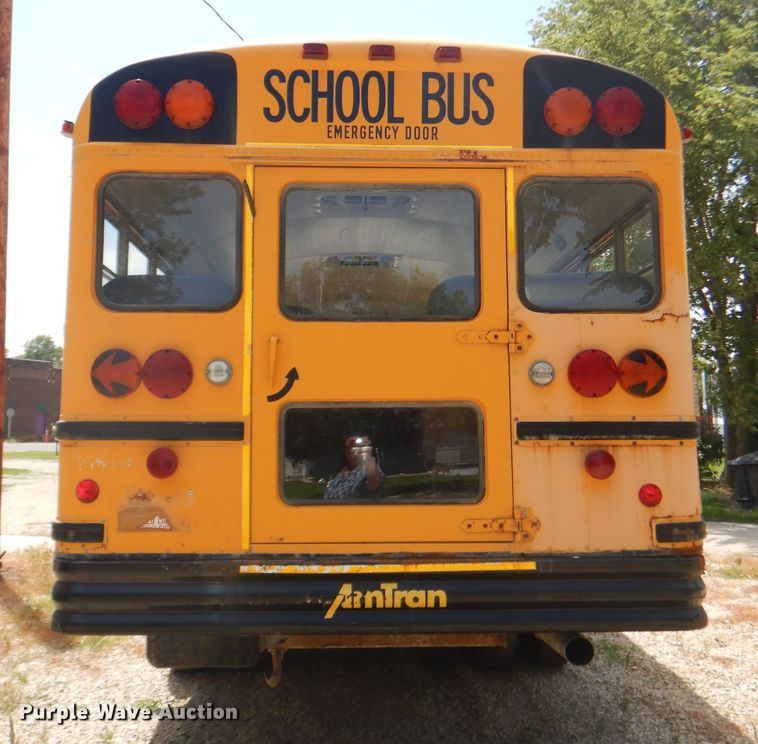 image for item DG4790 1995 International 3800 school bus