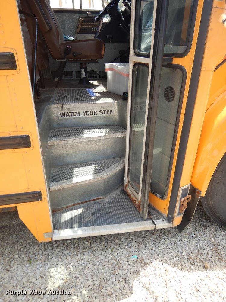 image for item DG4790 1995 International 3800 school bus