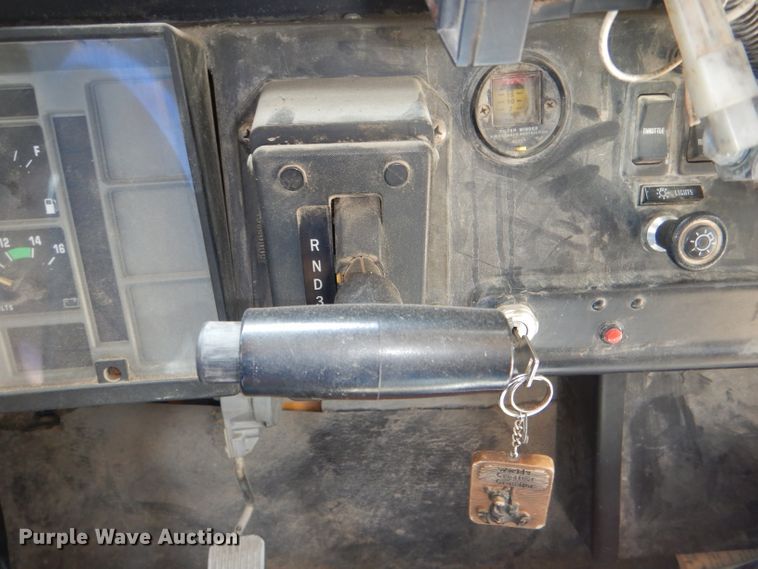 image for item DG4790 1995 International 3800 school bus